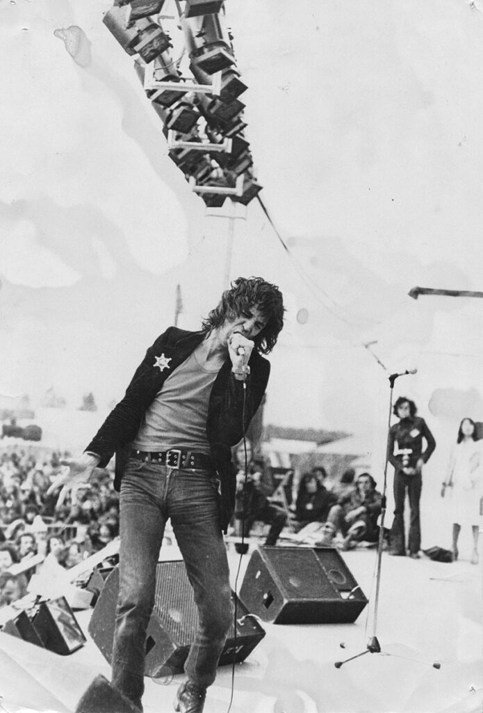 1975.09.12-Higelin-Fete-de-lhuma.01Alain-Meunier-695x1024 "Fête de l’Humanité" Jacques Higelin (12, 13 ou 14/09/75)