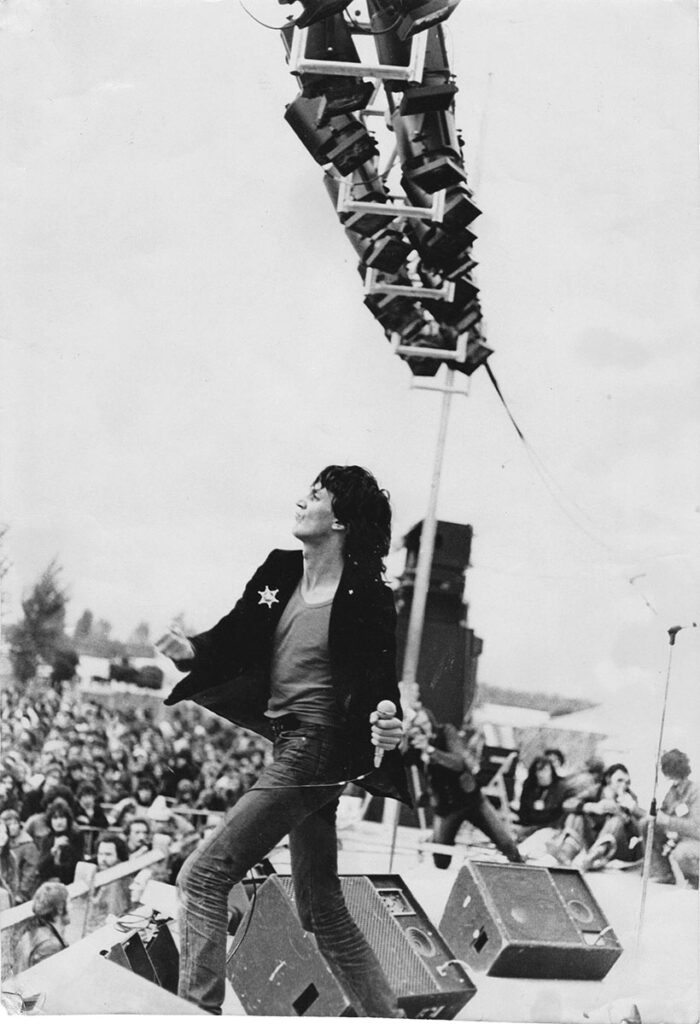 1975.09.12-Higelin-Fete-de-lhuma.02Alain-Meunier-700x1024 "Fête de l’Humanité" Jacques Higelin (12, 13 ou 14/09/75)