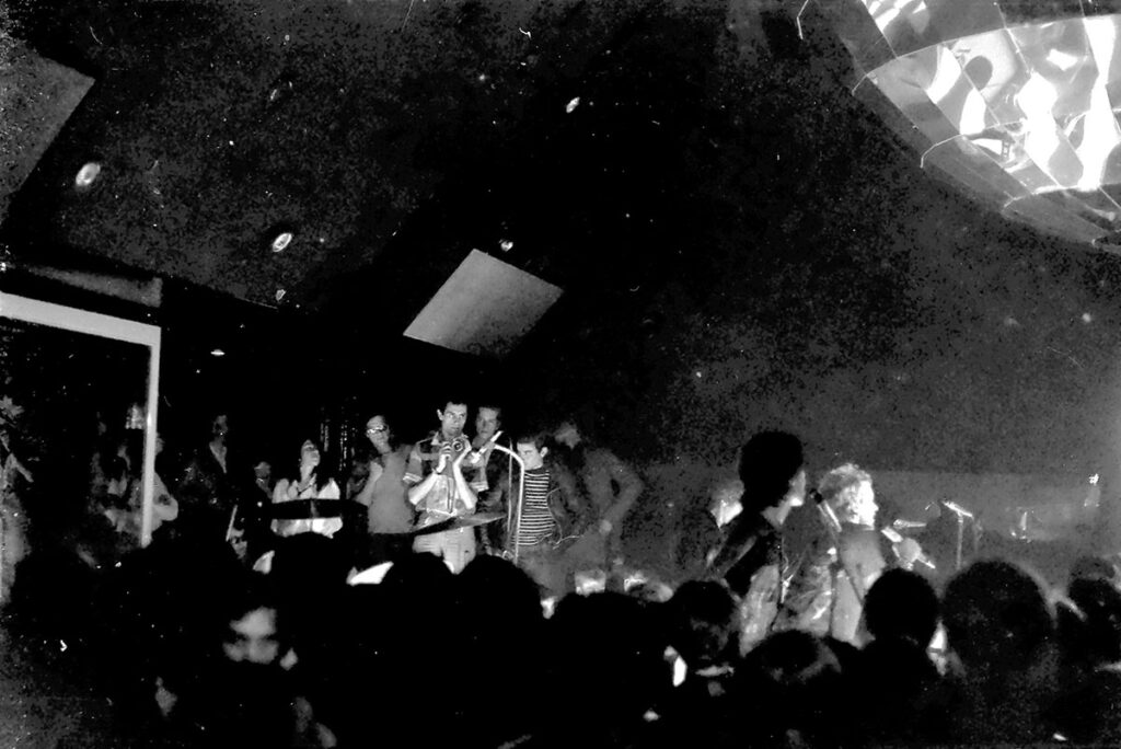 1976.09.03-Sex-Pistols-Pascal-et-Berangere-HiePH04-1024x684 Sex Pistols (03 et 05/09/76)