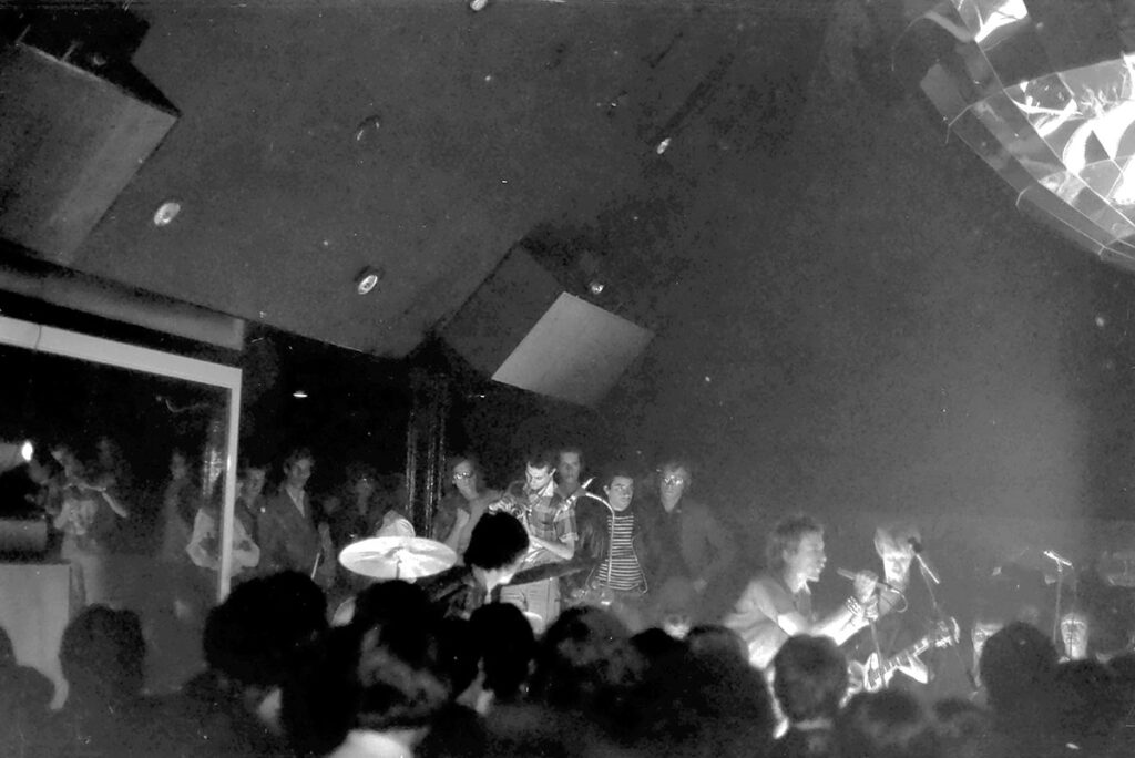 1976.09.03-Sex-Pistols-Pascal-et-Berangere-HiePH05-1024x684 Sex Pistols (03 et 05/09/76)