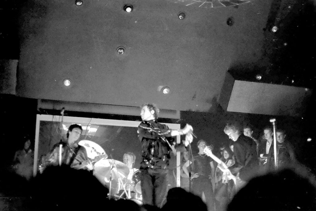 1976.09.03-Sex-Pistols-Pascal-et-Berangere-HiePH06-1024x684 Sex Pistols (03 et 05/09/76)