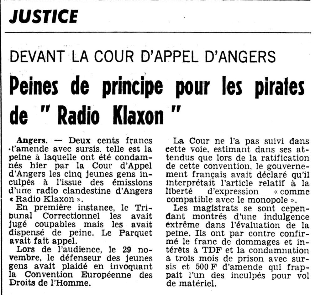 1979.12.21-NRCO.BAD-Copie-1024x943 Radio Klaxon devant la cours d'Angers