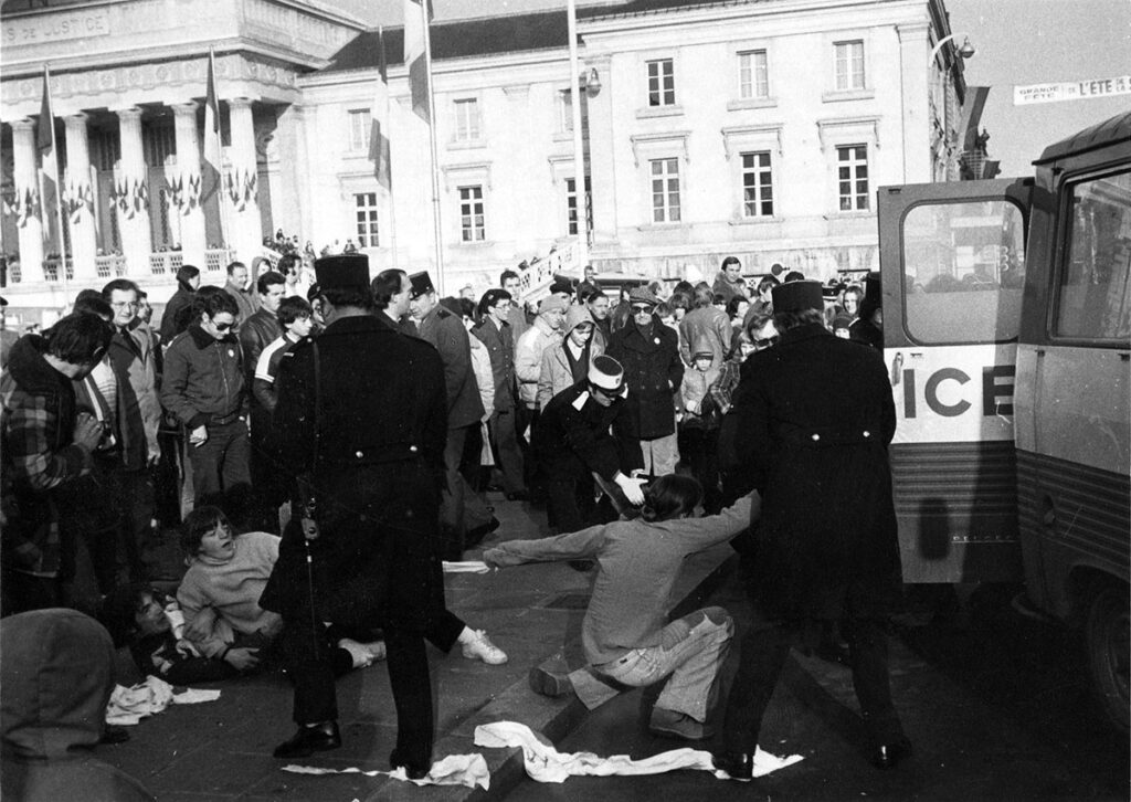 1980.11.11-FRAD037_8PH-1024x726 Manifestation du 11 novembre (11/11/80)