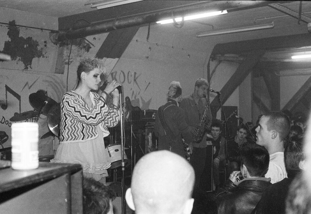 1982.02.16-Lucrate-Milk-Lydie-Barbarian-GoubardPH04-1024x704 Lucrate Milk, Zounds (16/02/82)