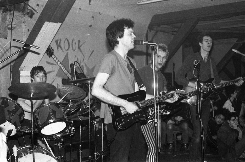 1982.02.16-Lydie-Barbarian-GoubardPH28-1024x678 Lucrate Milk, Zounds (16/02/82)