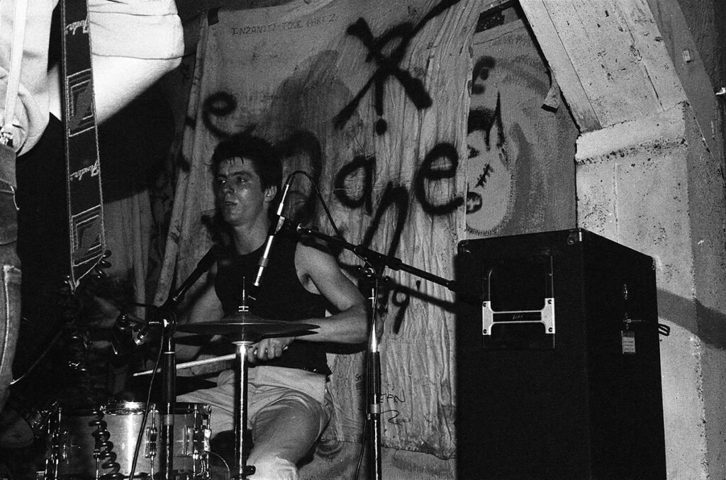 1982.05-TOH-Porte-Brigades-Lydie-Barbarian-GoubardPH25-1024x677 "Rock in squatt" (06/05/82)
