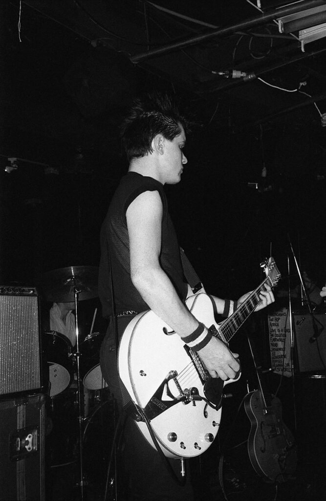 1982.05-Theatre-Corazon-Brigades-Lydie-Barbarian-GoubardPH22-667x1024 Theatre of Hate (25 et 26/05/82)