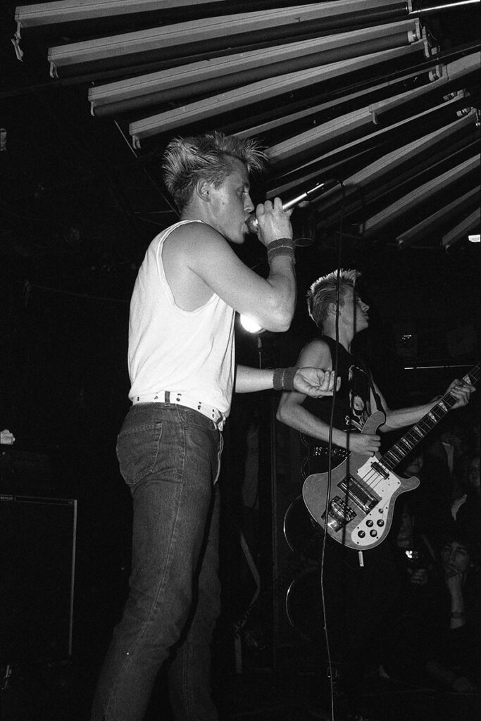 1982.05-Theatre-Corazon-Brigades-Lydie-Barbarian-GoubardPH33-683x1024 Theatre of Hate (25 et 26/05/82)