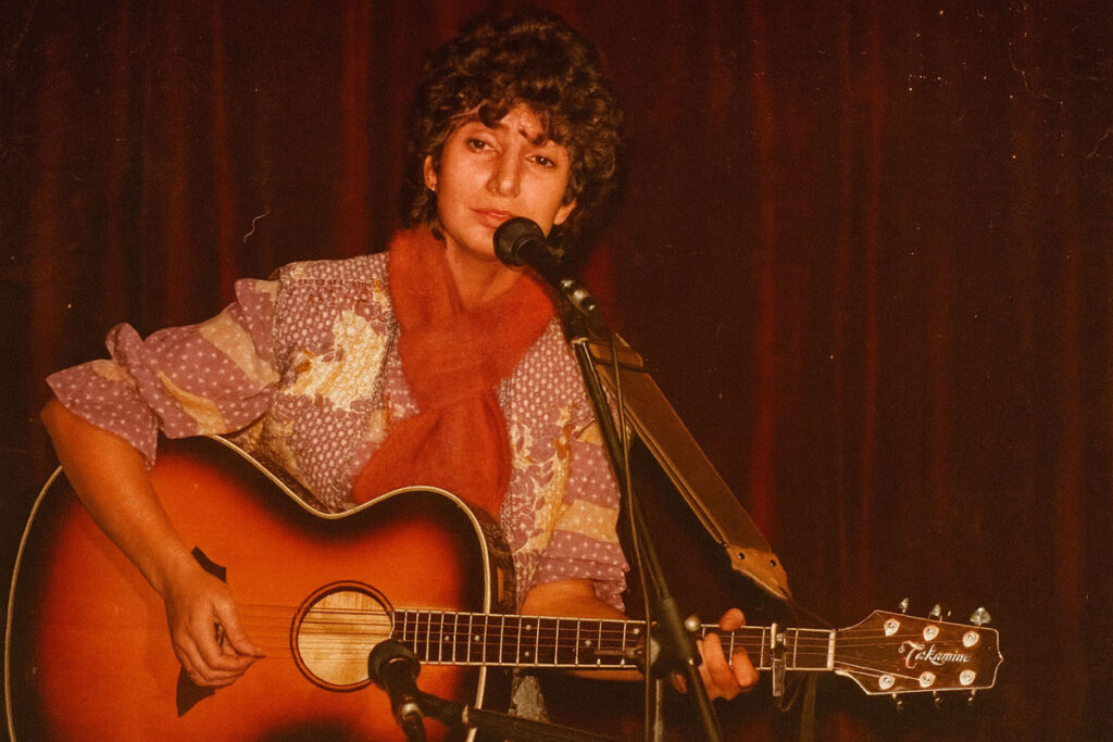 1982.11.19-Photo02-51-Z-2-MessiaChatGPT-1024x683 Danielle Messia (19 et 20/11/82)