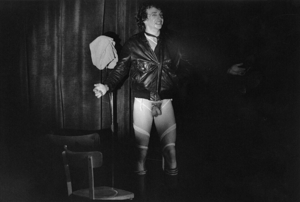 1983.06.10-Gustave-Parking-Photo02-Gisele-1024x690 "Dehors - Dedans" (14/06/83)