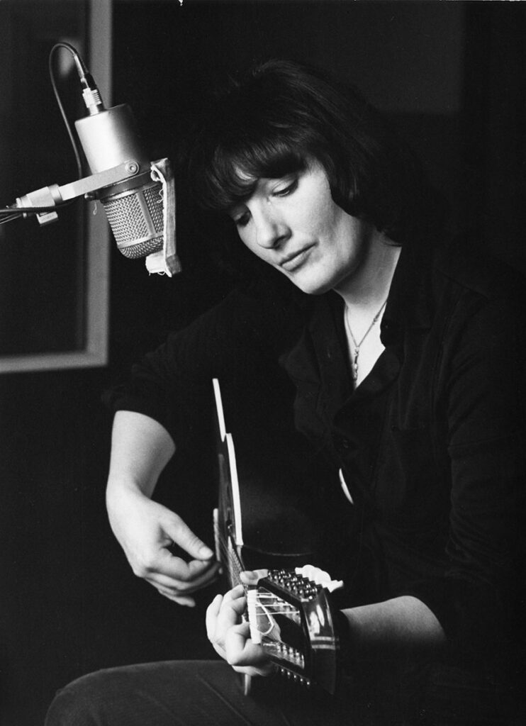 1983.10.13-Anne-Vanderlove-Photo-presse01-Gisele-742x1024 Anne Vanderlove (13 au 15/10/83)