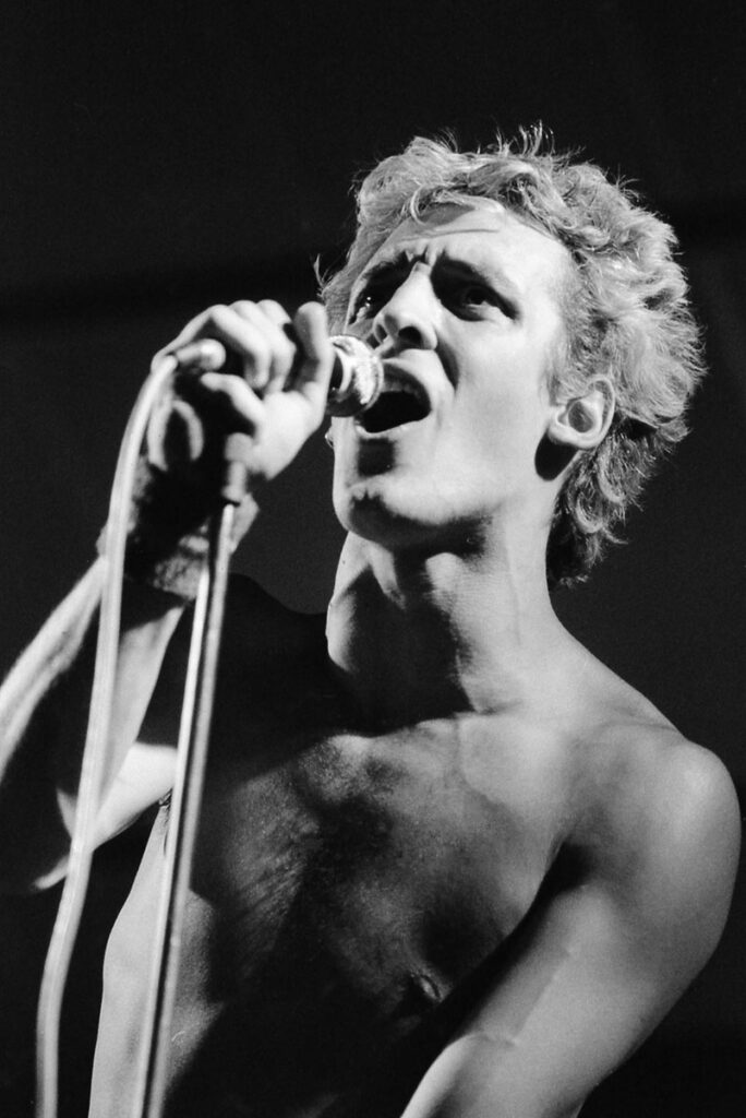 1984.05.11-Oberkampf05-Bernard-Montilhaud-684x1024 "Festival rock" (11/05/84)
