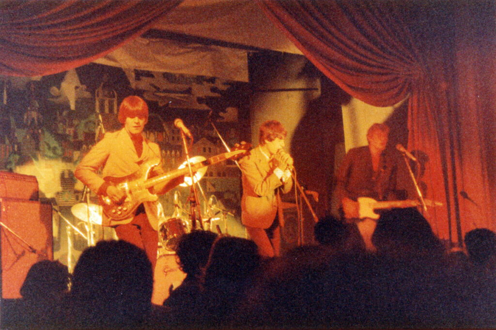 1984.09.28-Tweed-RipostPH08-1024x681 Tweed, Casting Spells, Three Time Loser (28/09/84)