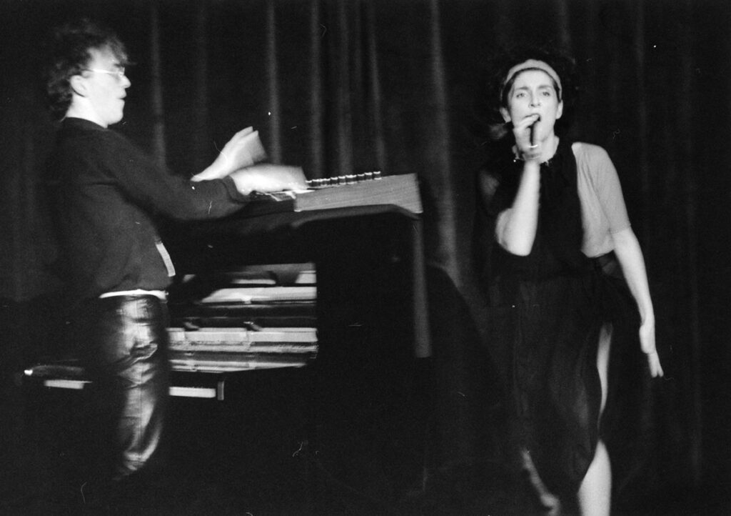 1984.11.15-Photo10-Gisele-Stephane-Gasset-Lai-1024x722 Patricia Lai (15 au 17/11/84)