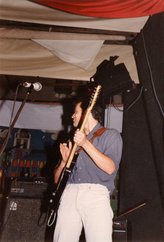 Snappin-boys-Live-1985.02.01-08-692x1024 Les Thugs, Hot Pants, Snapping Boys (01/02/85)