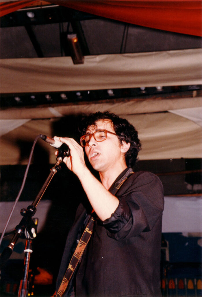 Thugs-Live-1985.02.01-08-699x1024 Les Thugs, Hot Pants, Snapping Boys (01/02/85)