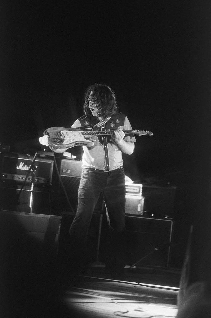 1985.08.11-Rory-Gallagher-Zindel-ZindelPH05-678x1024 Rory Gallagher (11/08/85)