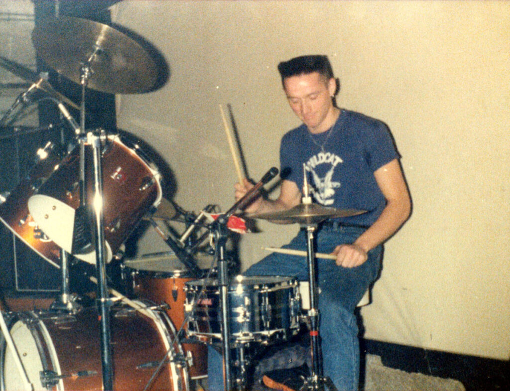 1985.10.18-Evil-Skins-PH-04-1024x785 Komintern Sect, Parabellum (annulé), Evil Skins (18/10/85)