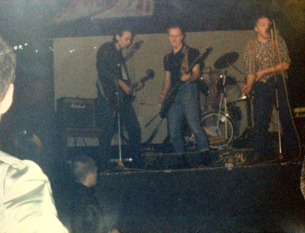 1985.10.18-Komintern-Sect-PH-01-1024x783 Komintern Sect, Parabellum (annulé), Evil Skins (18/10/85)