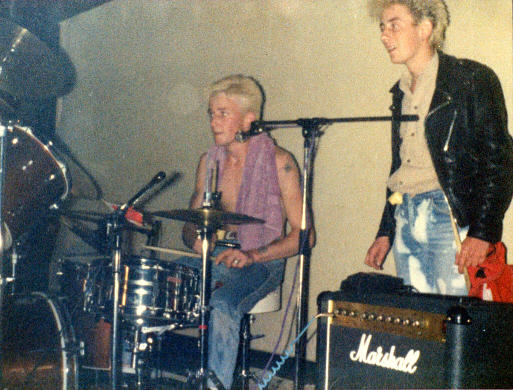 1985.10.18-Komintern-Sect-PH-08-1024x779 Komintern Sect, Parabellum (annulé), Evil Skins (18/10/85)