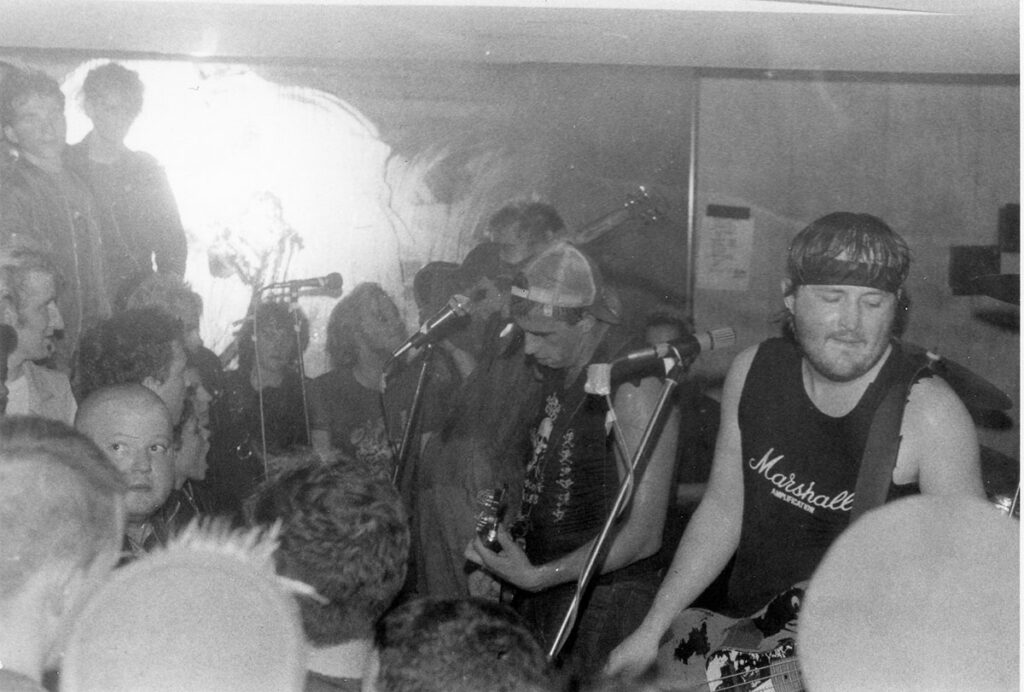 D.O.A.-Daughter-Of-America-Bar-lAuvergne-Paris-Les-Barrocks-concert-avec-Parabellum-1986-1024x692 D.O.A. Parabellum (12/11/85)