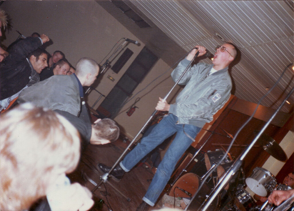 Skinkorps-1985.11.02-St-Amand-Montrond-01-1024x737 "OI! festival" (02/11/85)
