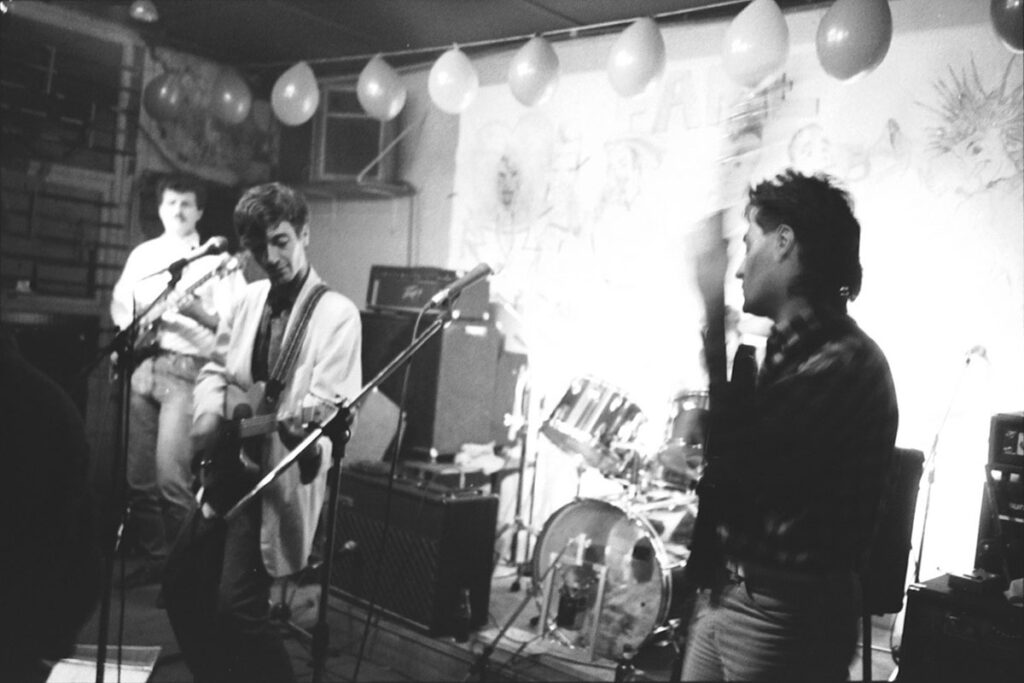 1985.12.11-Prives-PH1.51-1024x683 Les Privés, Komintern Sect (11/12/85)