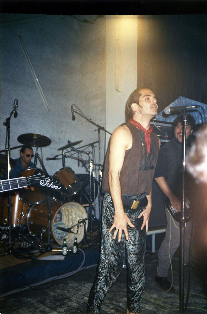1989.02.19-Litfiba-Photo01-Dominique-B012-675x1024 Violet Eves, Litfiba (19/02/89)