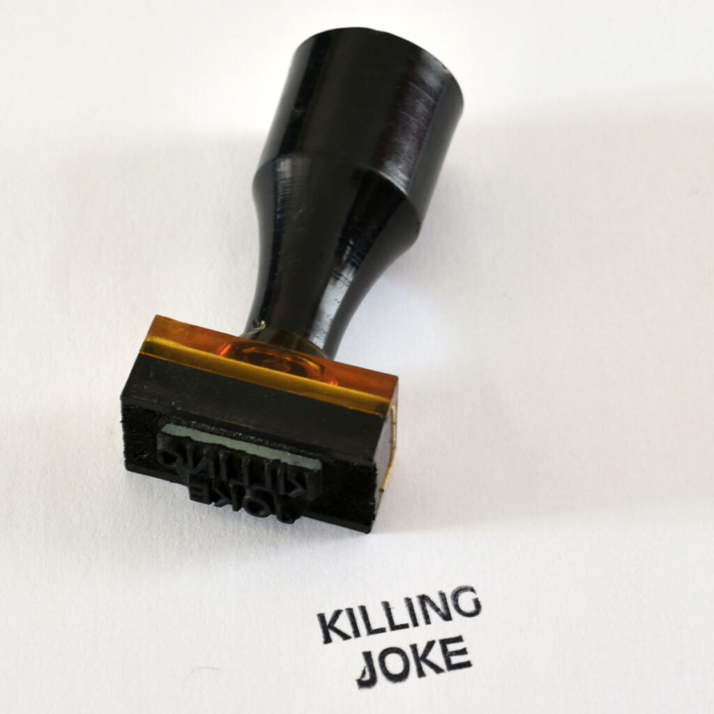1983.06.26-Killing-Joke-Tampon01-Oreille-est-Hardie-1024x1024 NEGATIF : Tampons et contremarques du Confort Moderne