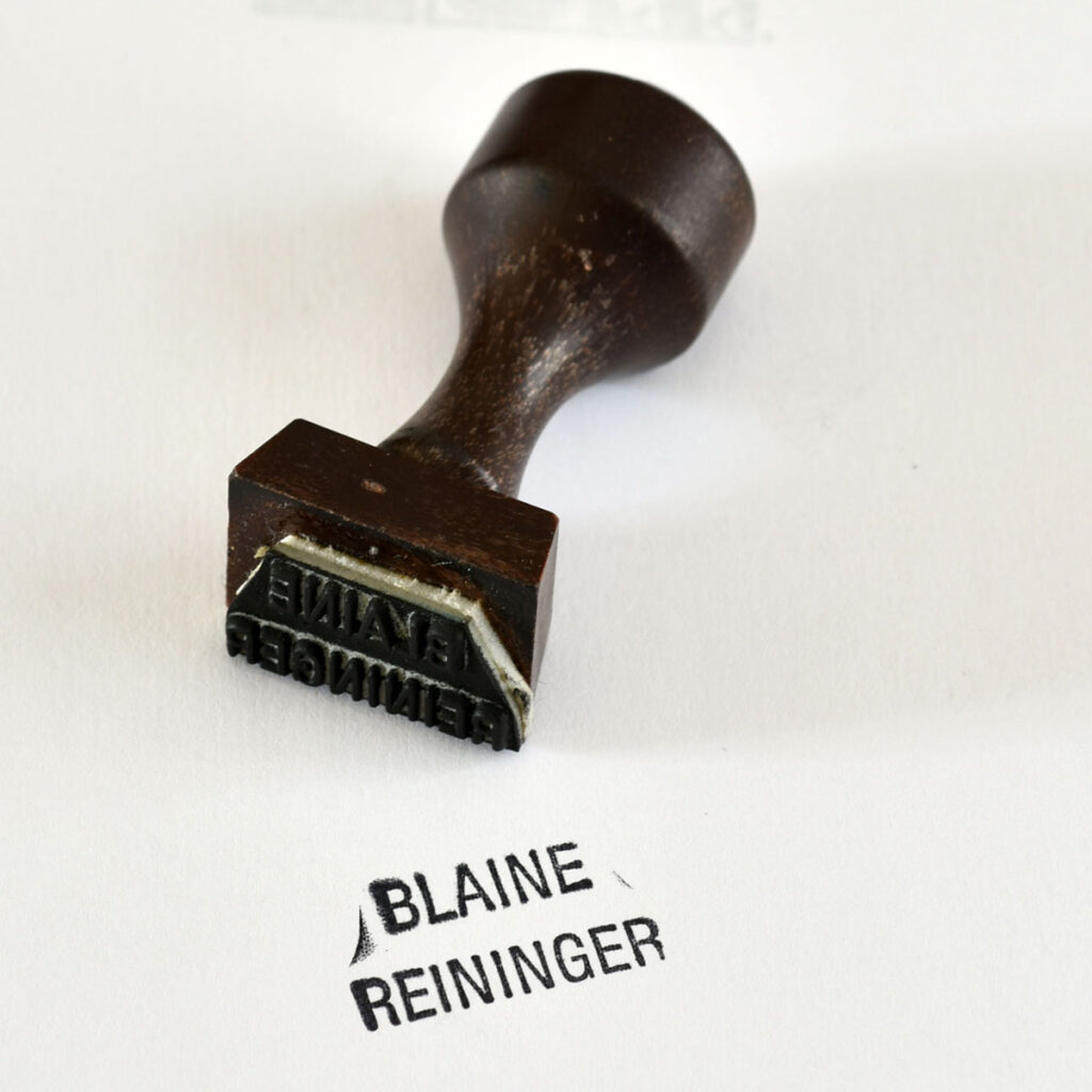 Blaine-Reininger-Tampon01-Oreille-est-Hardie-1024x1024 NEGATIF : Tampons et contremarques du Confort Moderne