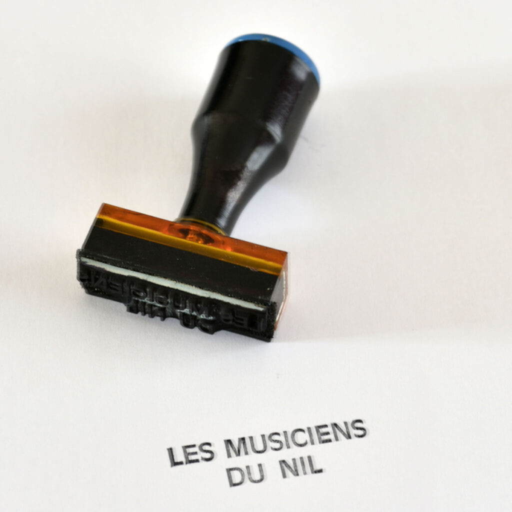 Musiciens-du-Nil-Tampon01-Oreille-est-Hardie-1024x1024 NEGATIF : Tampons et contremarques du Confort Moderne