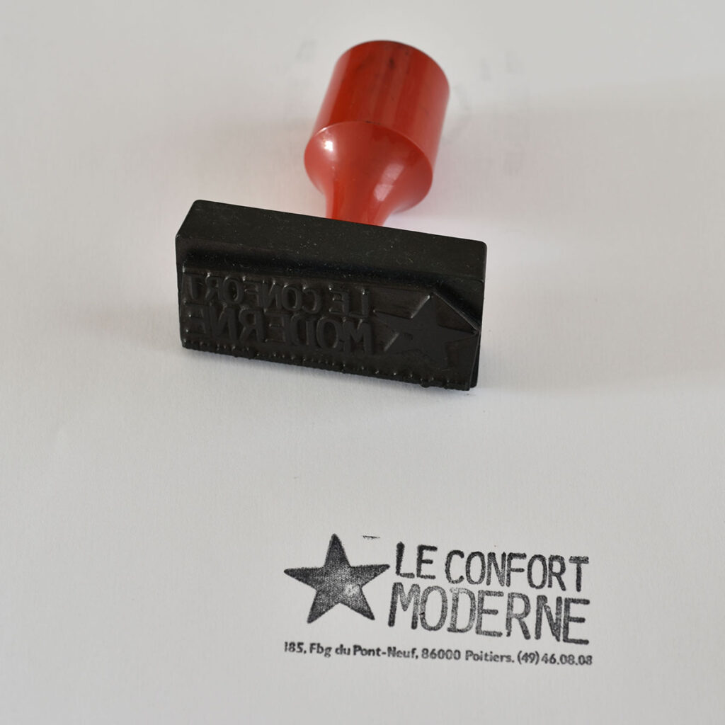 Oreille-est-Hardie-Tampon07-Oreille-est-Hardie-1024x1024 NEGATIF : Tampons et contremarques du Confort Moderne