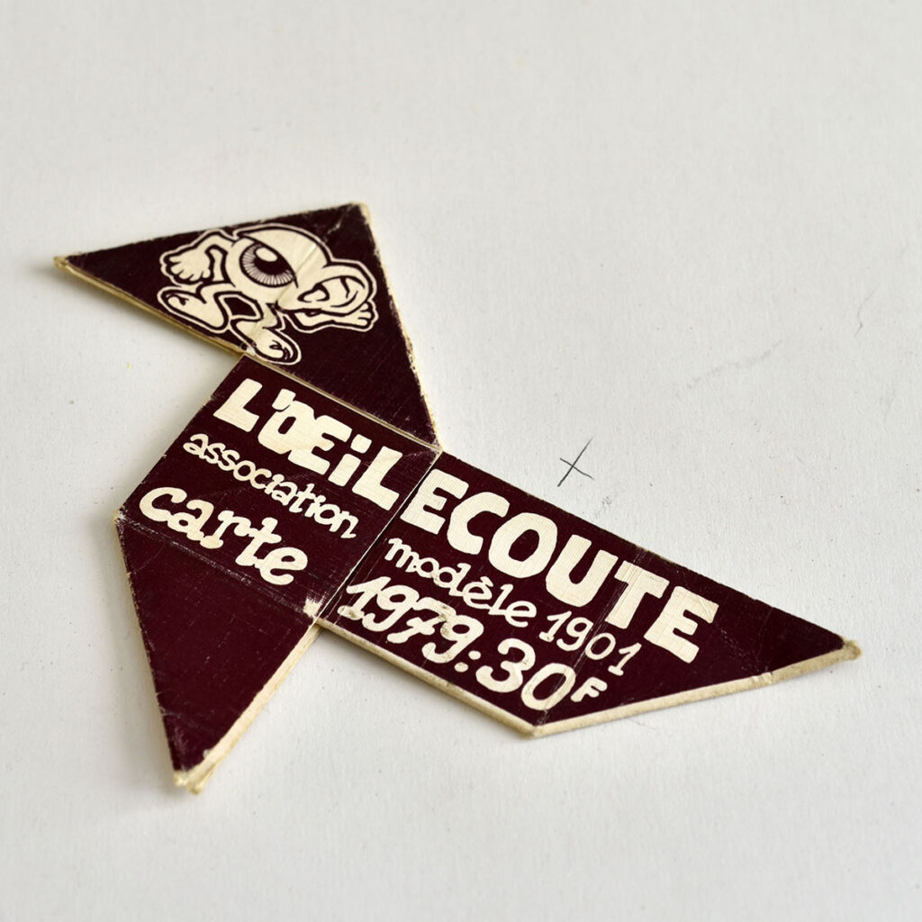 1979-CarteAdherent01.1-Oreille-est-Hardie-1024x1024 Carte d'adhérent : L'œil écoute