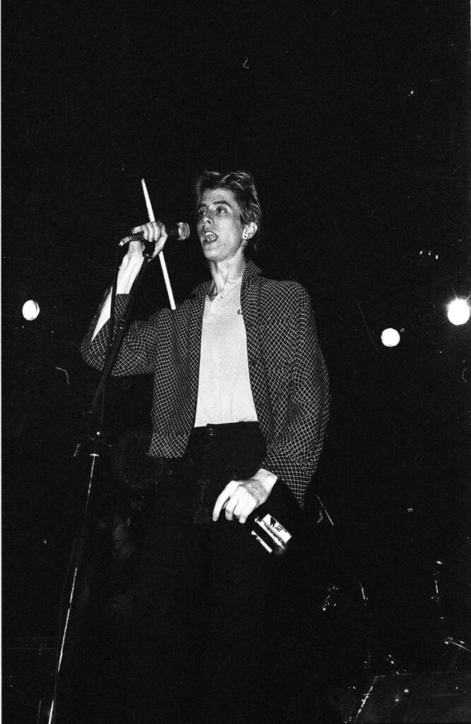 1982.09-Brigades-Orchestre-Lydie-Barbarian-GoubardPH14-667x1024 Orchestre Rouge (??/??/82)