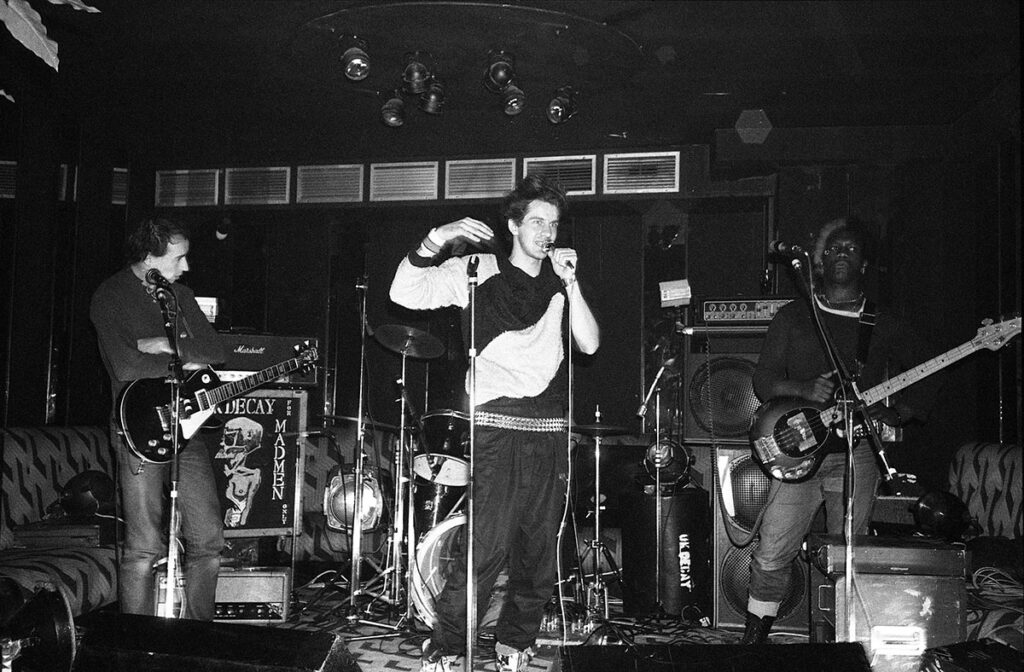 1982.11-UK-Decay-Brigades-Lydie-Barbarian-GoubardPH37-1024x672 UK Decay (04/11/82)