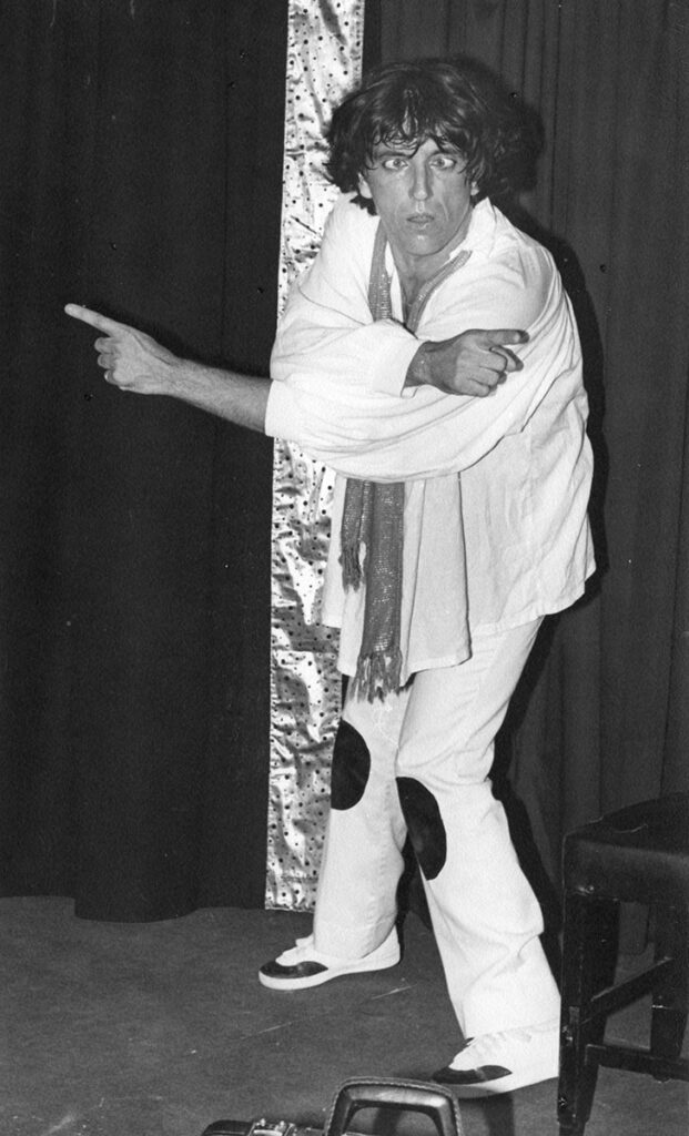 1983.11.24-Photo02-51-Z-2-Simon-621x1024 Guy Simon "Pierrot" (24 au 26/10/83)