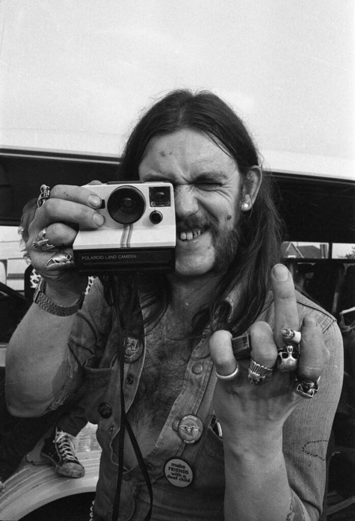 Motorhead-Embareck-EmbareckNEGATIF105d-698x1024 Lemmy et son polaroid