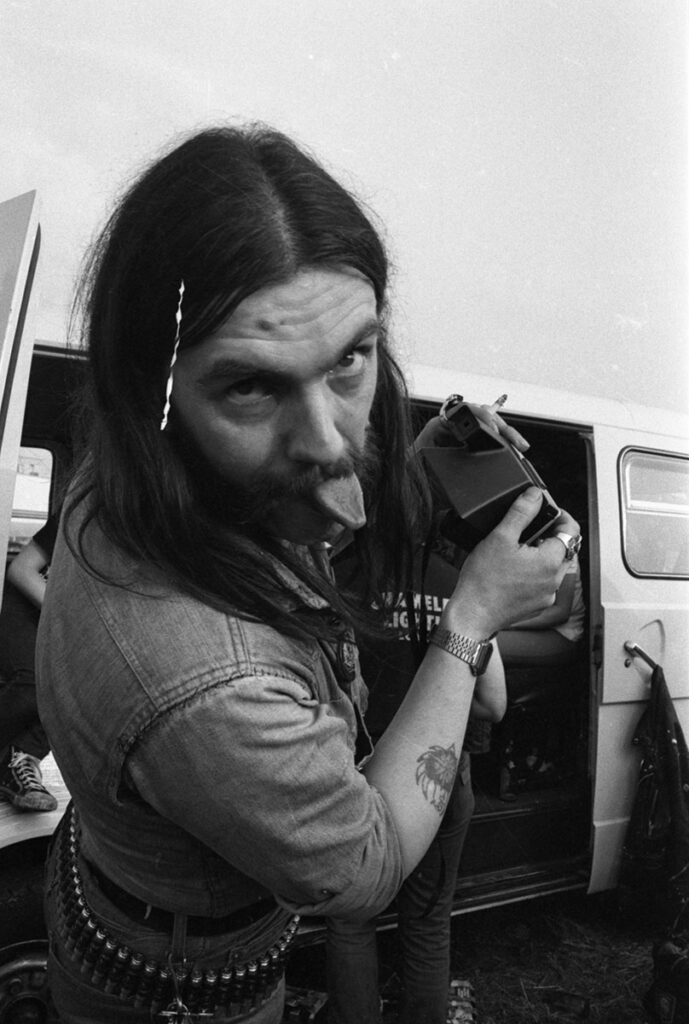 Motorhead-Embareck-EmbareckNEGATIF105e-689x1024 Lemmy et son polaroid