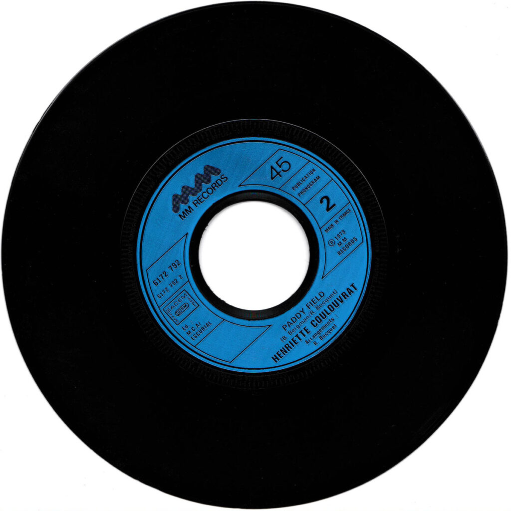 Henriette-Coulouvrat-EP-Rockin-04-1024x1024 Henriette Coulouvrat "Rockin’ on the Red Book"