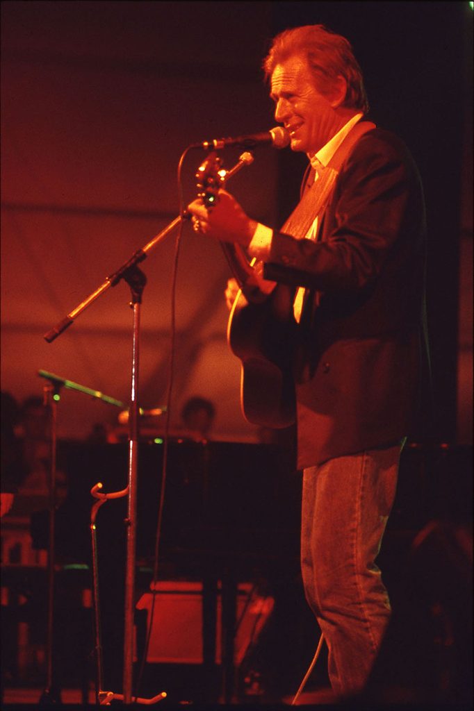 1988-Nino-Ferrer-MinoDIA007-682x1024 "Festival de la chanson française en Val de Marne" Nino Ferrer, Chihuahua, Raticide (??/10/88)